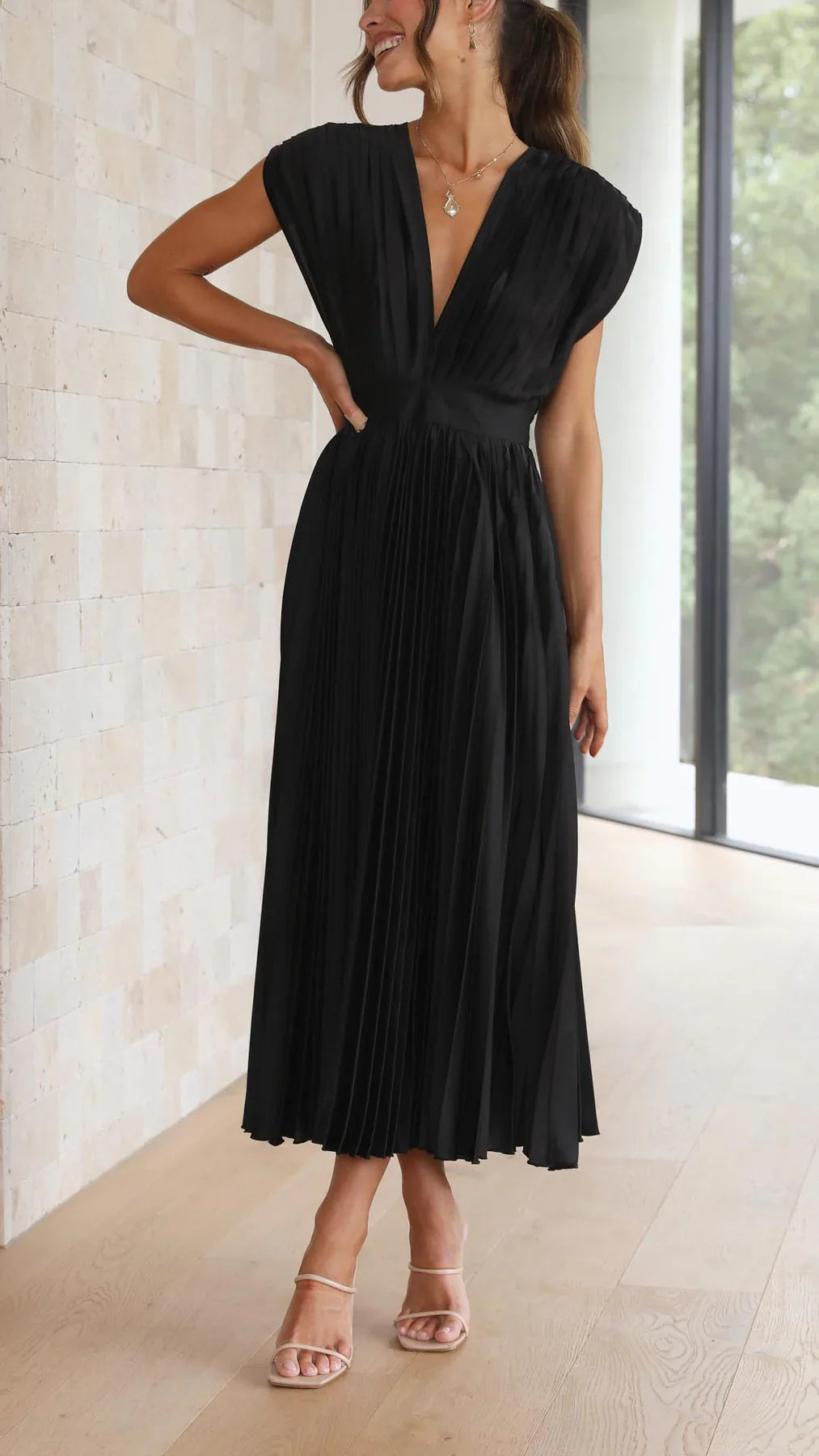 Eusebia – Elegantes Plisseekleid