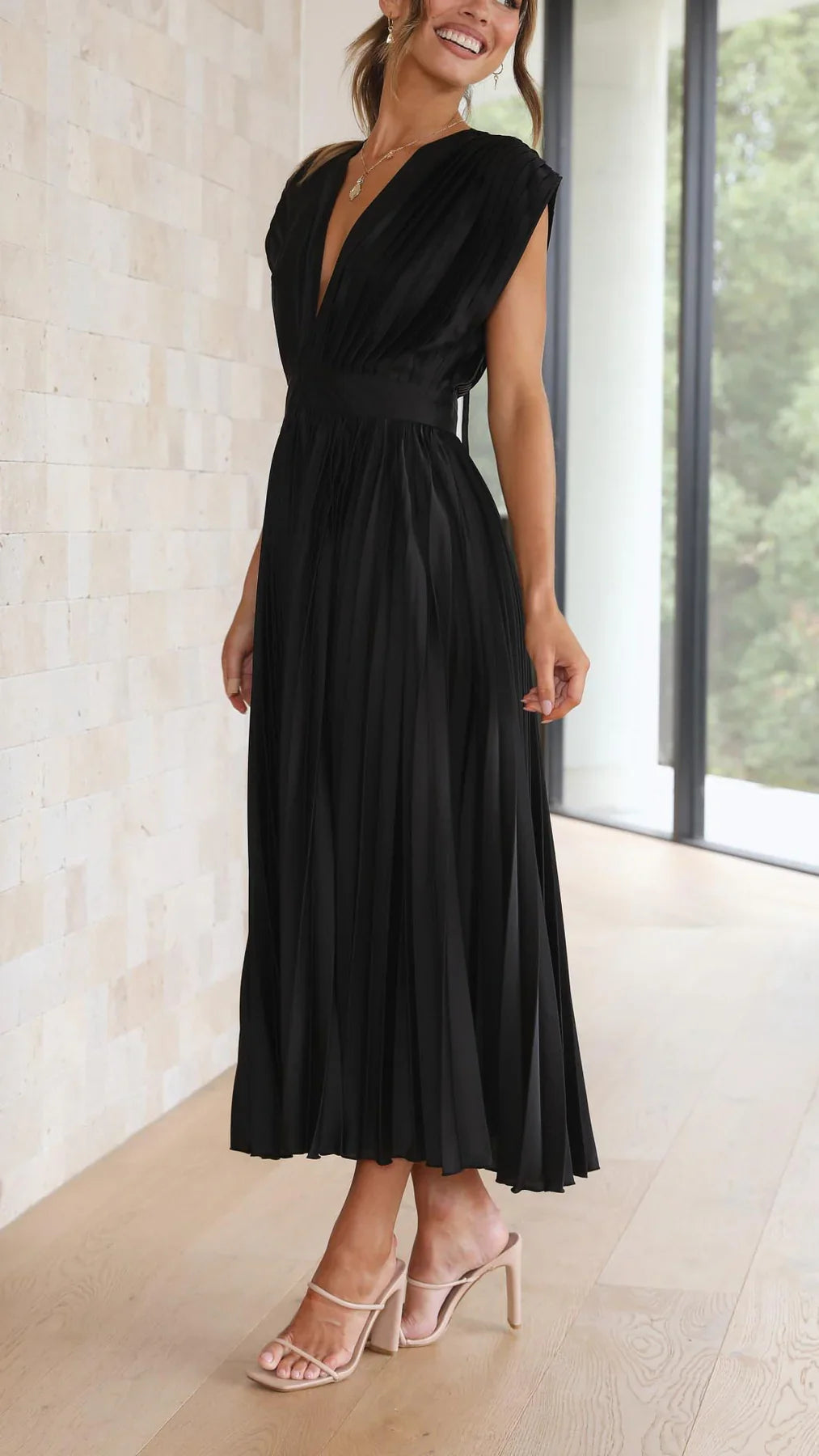 Eusebia – Elegantes Plisseekleid