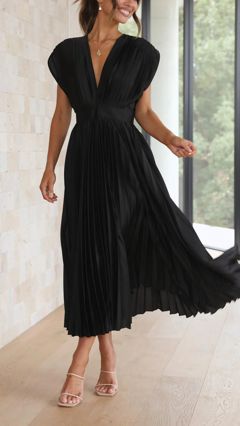 Eusebia – Elegantes Plisseekleid