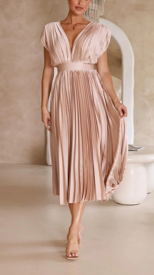 Eusebia – Elegantes Plisseekleid