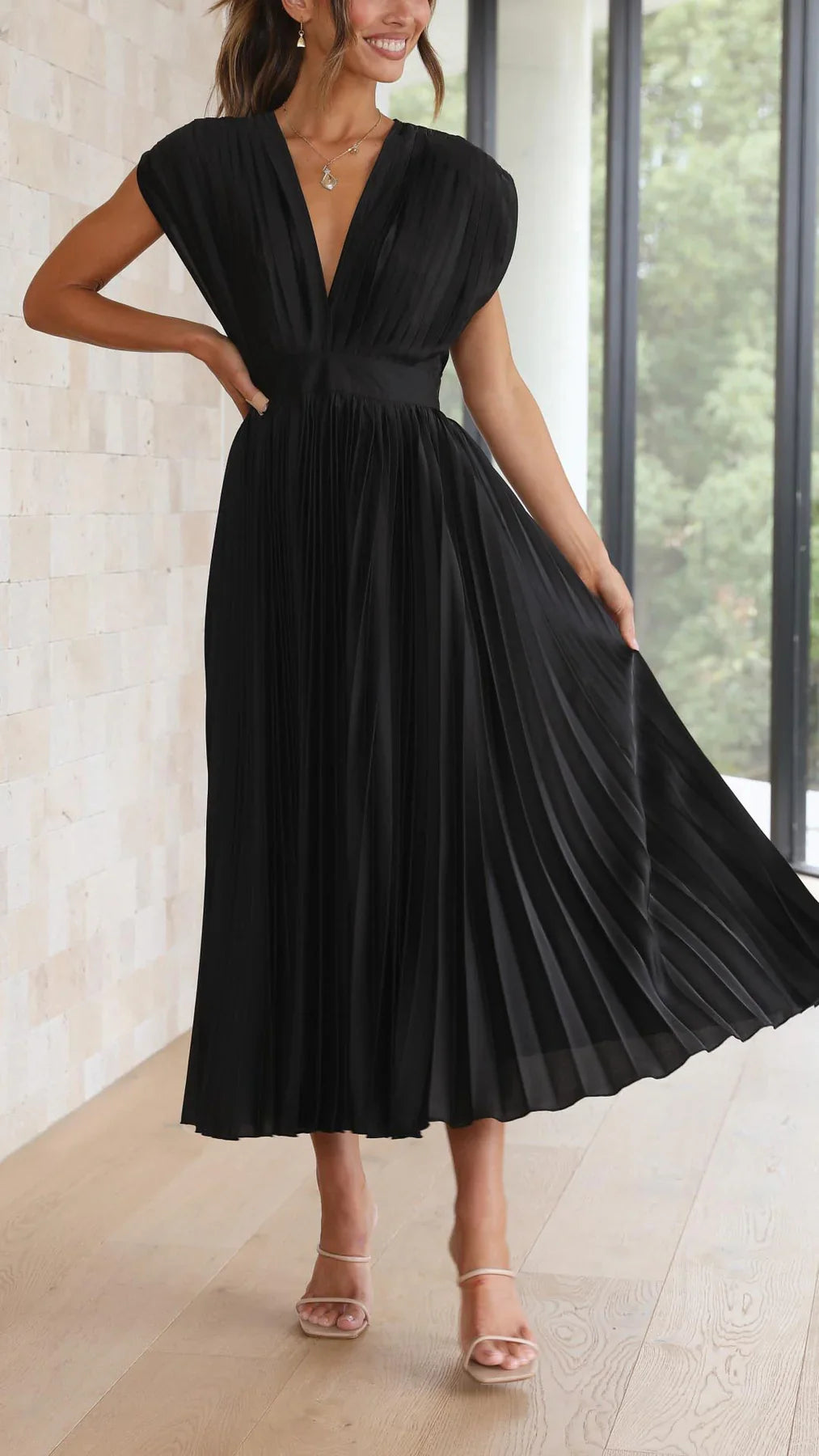 Eusebia – Elegantes Plisseekleid